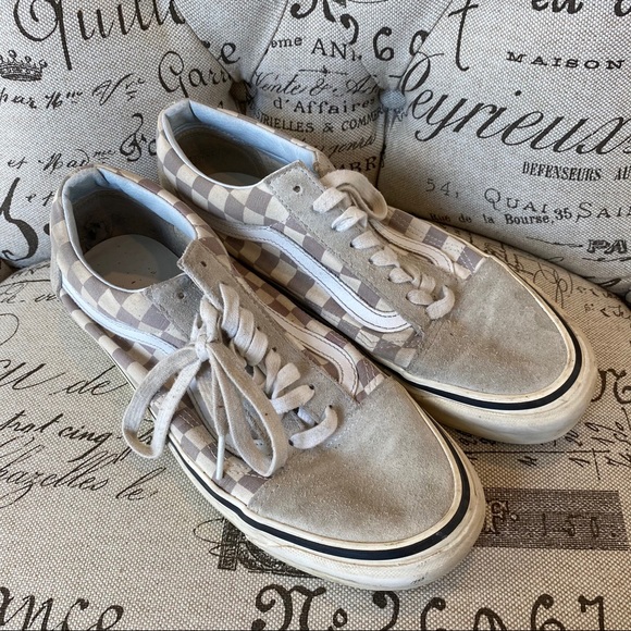 Vans Shoes - 💖3/$10 - Vans Cream & Lilac Sneakers
